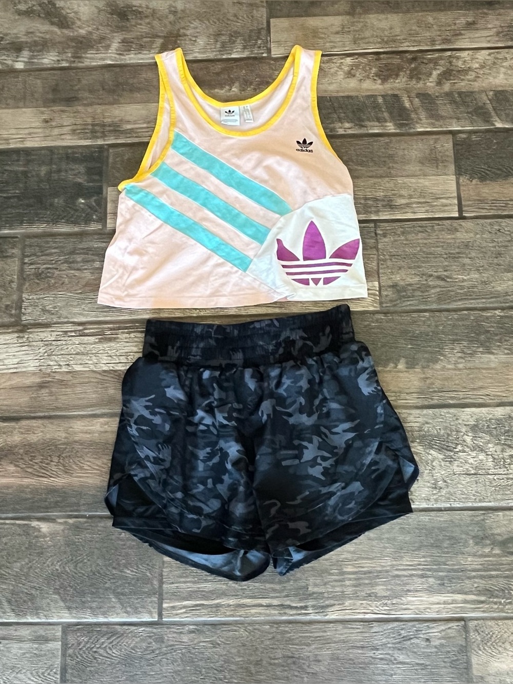 Soothfeel Camouflage Athletic Shorts iM & Adidas tank top L
